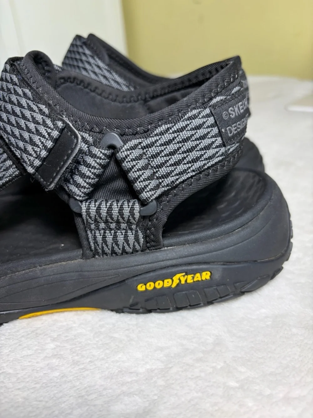 Skechers Goodyear Black‎ Gray Strappy Outdoor Sandals Sz 11